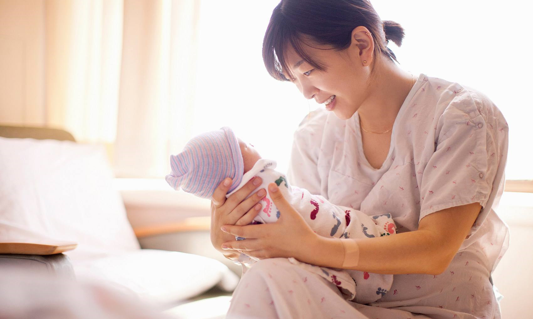 點(diǎn)亮新生兒的健康生活，月嫂的重要性不可忽視?。ㄔ律┖亲o新生兒成長(cháng)）