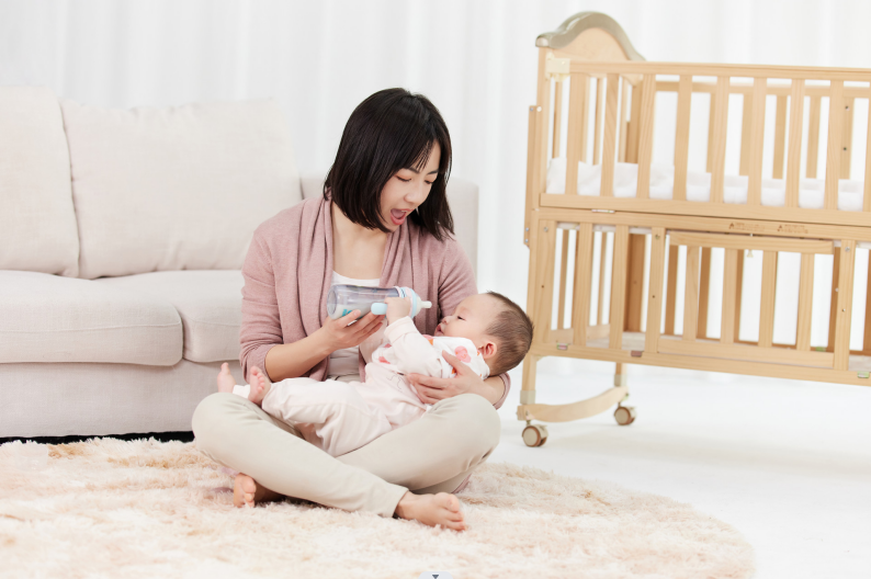北京大班月嫂護理，為新生兒帶來(lái)溫暖與關(guān)愛(ài)(月嫂對新生兒的護理工作有哪些?)